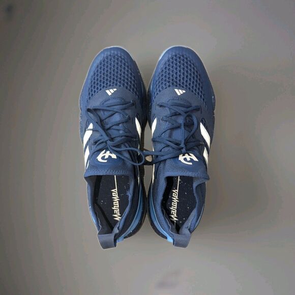 Athletic_Shoes
